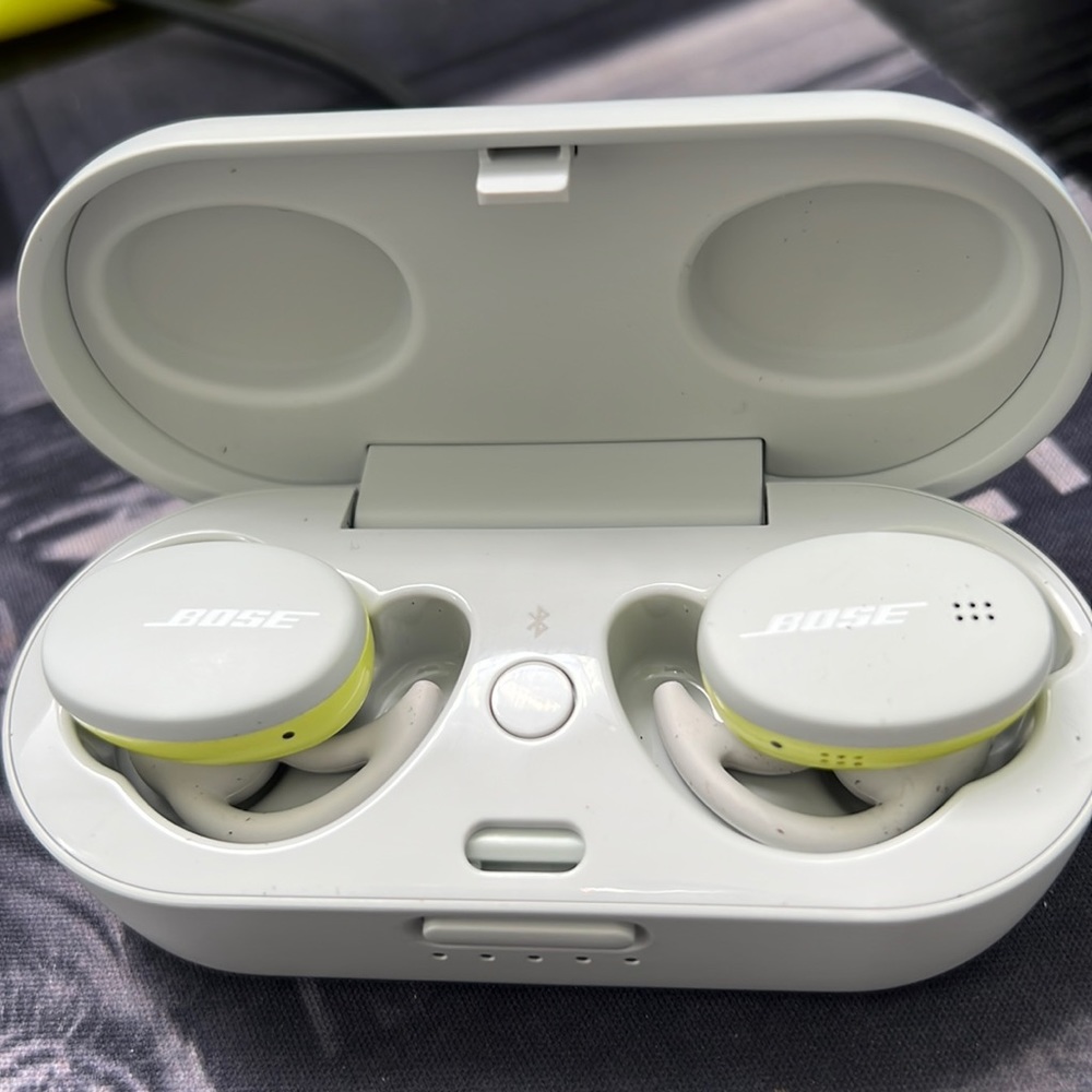 Bose earbuds, lightly used, excellent condition!